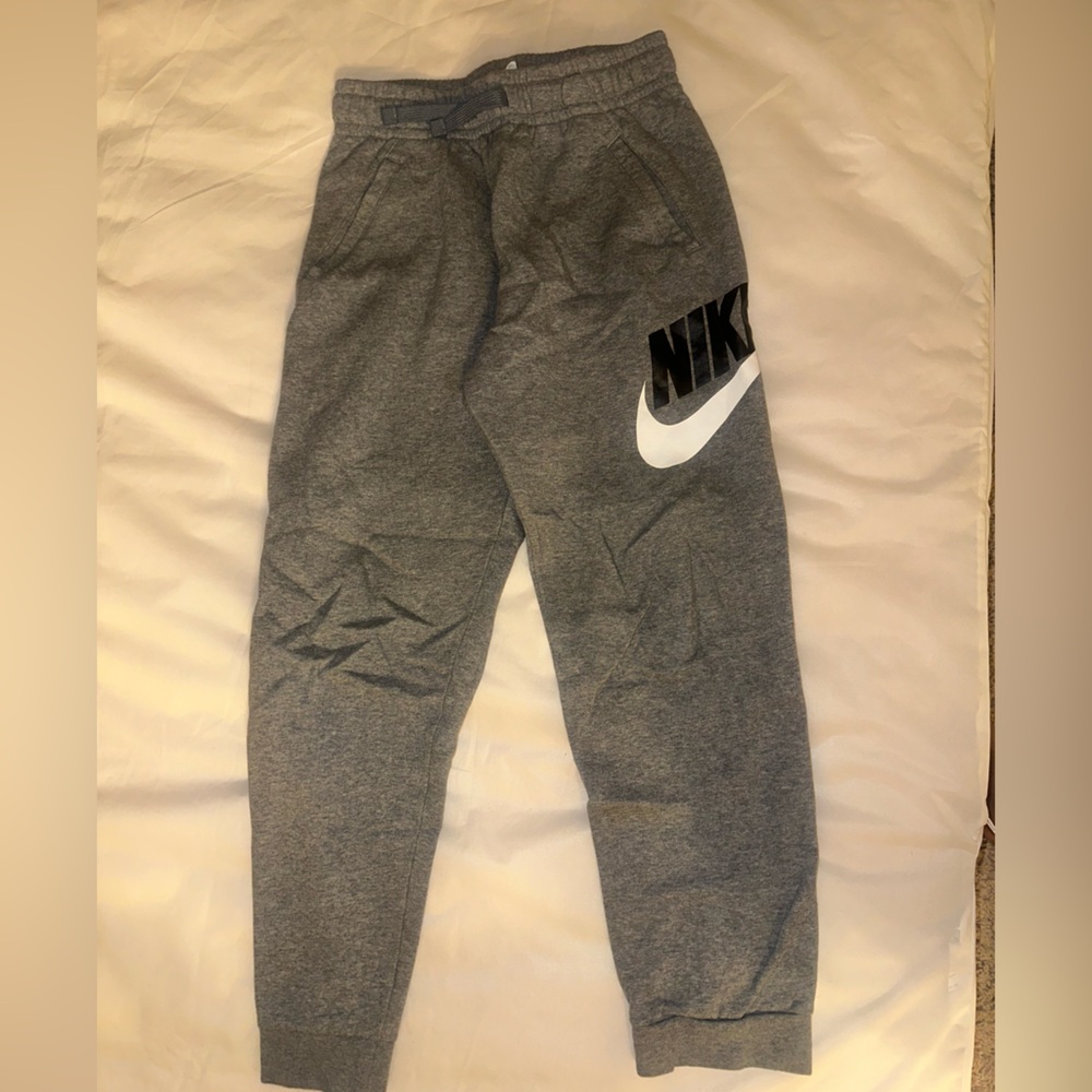 Boys Nike fleece lined grey sweatpants size L